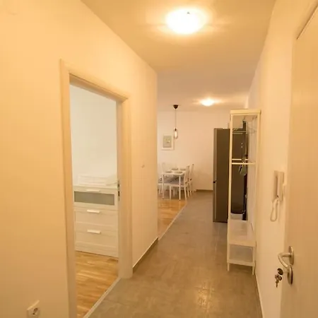 White Fields-Central 2-Bdrm Apartment With Parking Novi Sad Exterior photo