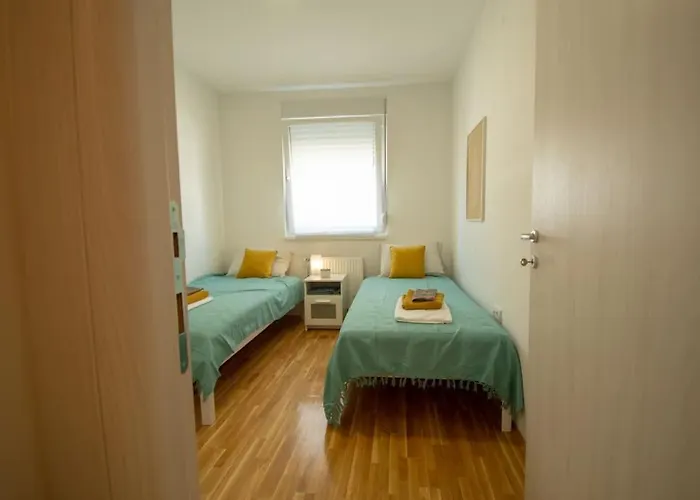 White Fields-Central 2-Bdrm Apartment With Parking