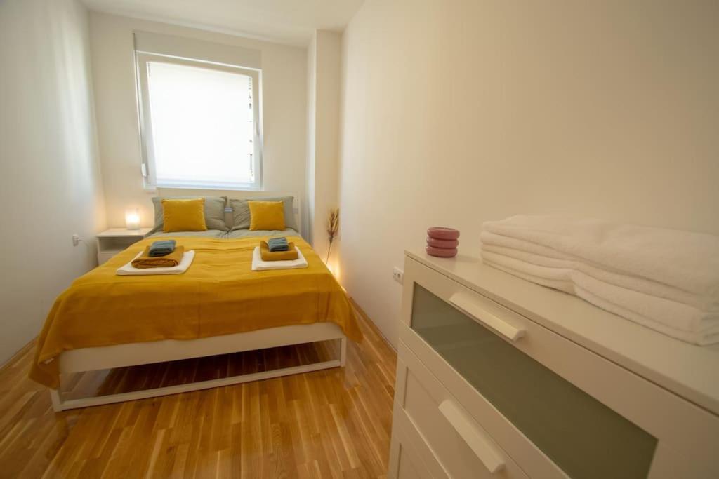 White Fields-central 2-bdrm With Parking