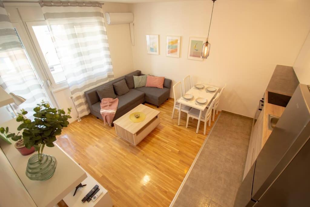 Apartment White Fields-central 2-bdrm With Parking *