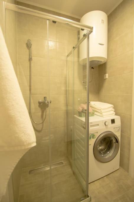 Apartment White Fields-central 2-bdrm With Parking